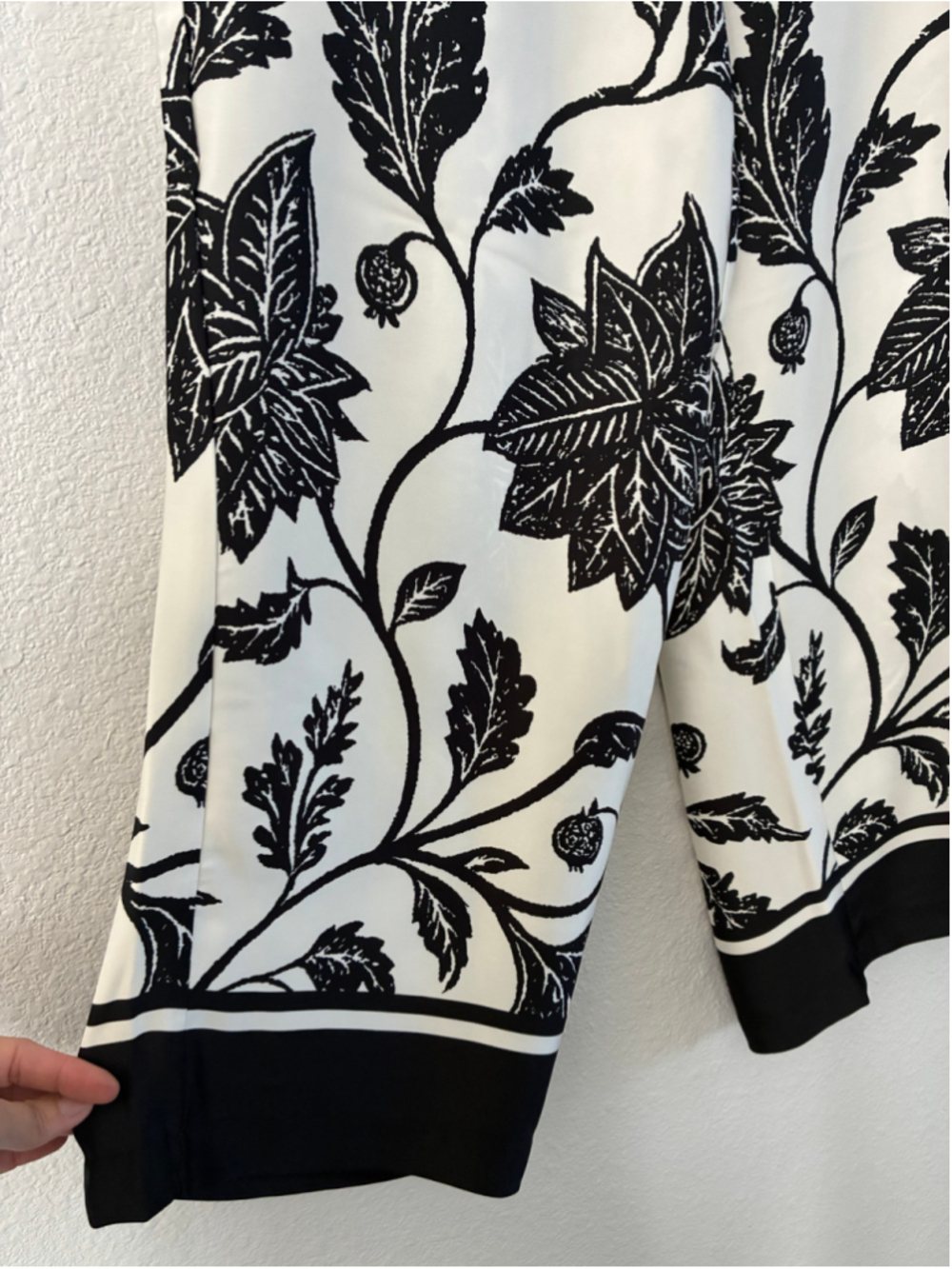 Women's Joie Wide Leg Pants Size L Black and White Floral Print - Picture 3 of 7